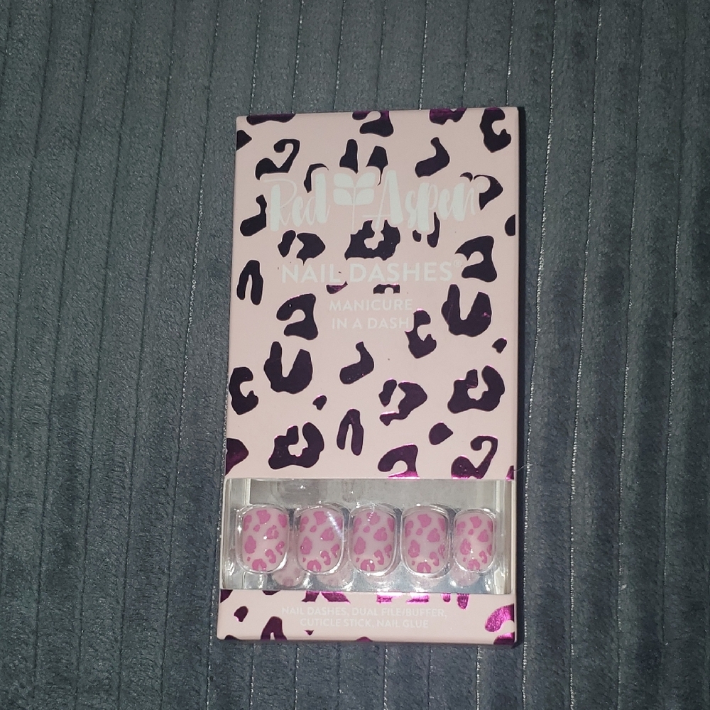 Pink Leopard Print Nail Dashes